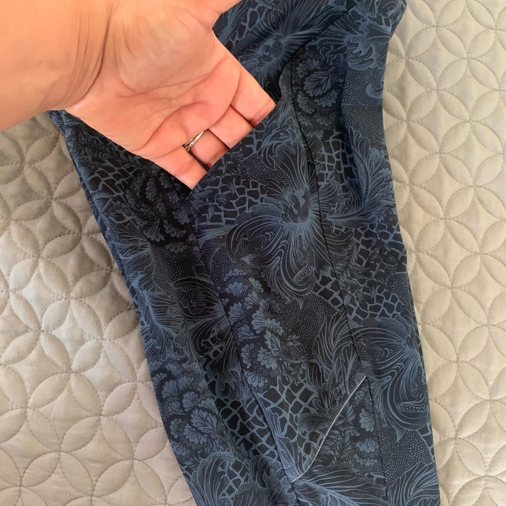 Lot sale. 2 pairs of leggings and 1 pair of shorts.